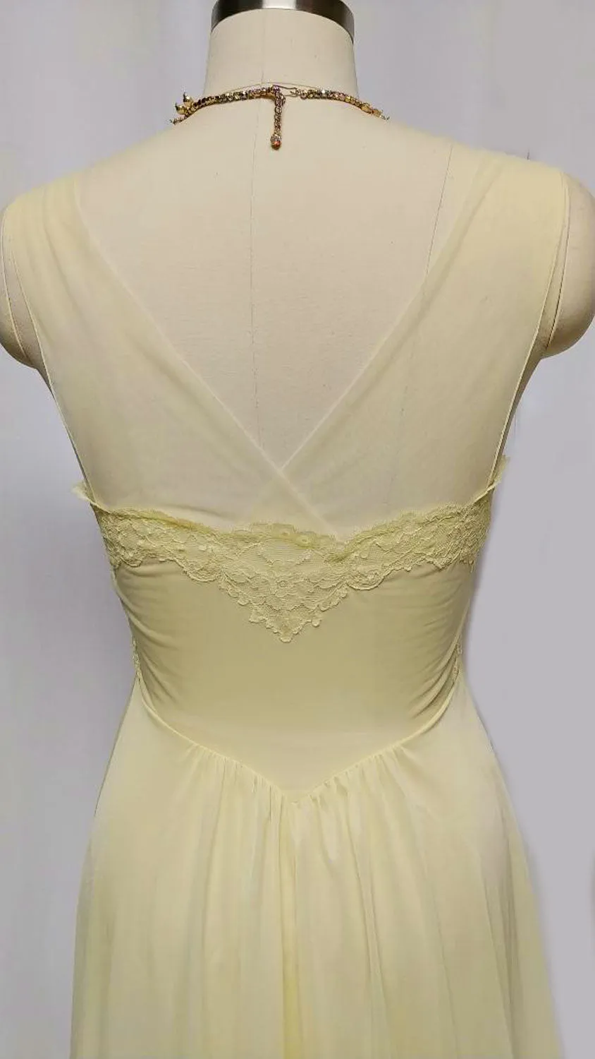 *  BEAUTIFUL VINTAGE VANITY FAIR APPLIQUES, LACE & TULLE NYLON TRICOT NIGHTGOWN IN LEMON CHIFFON