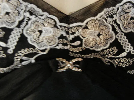 *BEAUTIFUL FLORA NIKROOZ BLACK & SILVER EMBROIDERED SATIN NIGHTGOWN ADORNED WITH A SPARKLING RHINESTONE CLASP - EXTRA LARGE - XL