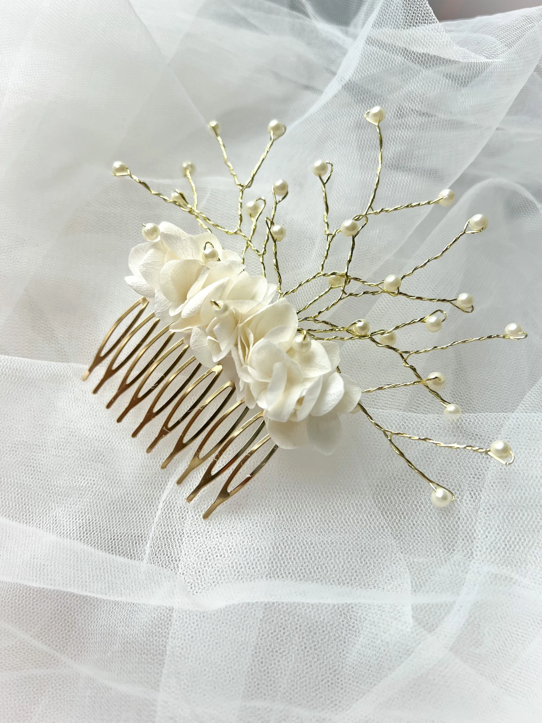 Boho Wedding Flower Hair Comb White and Gold Hair Accessories for Bride, Classic Ivory Flower Wedding Hair Piece Pearl