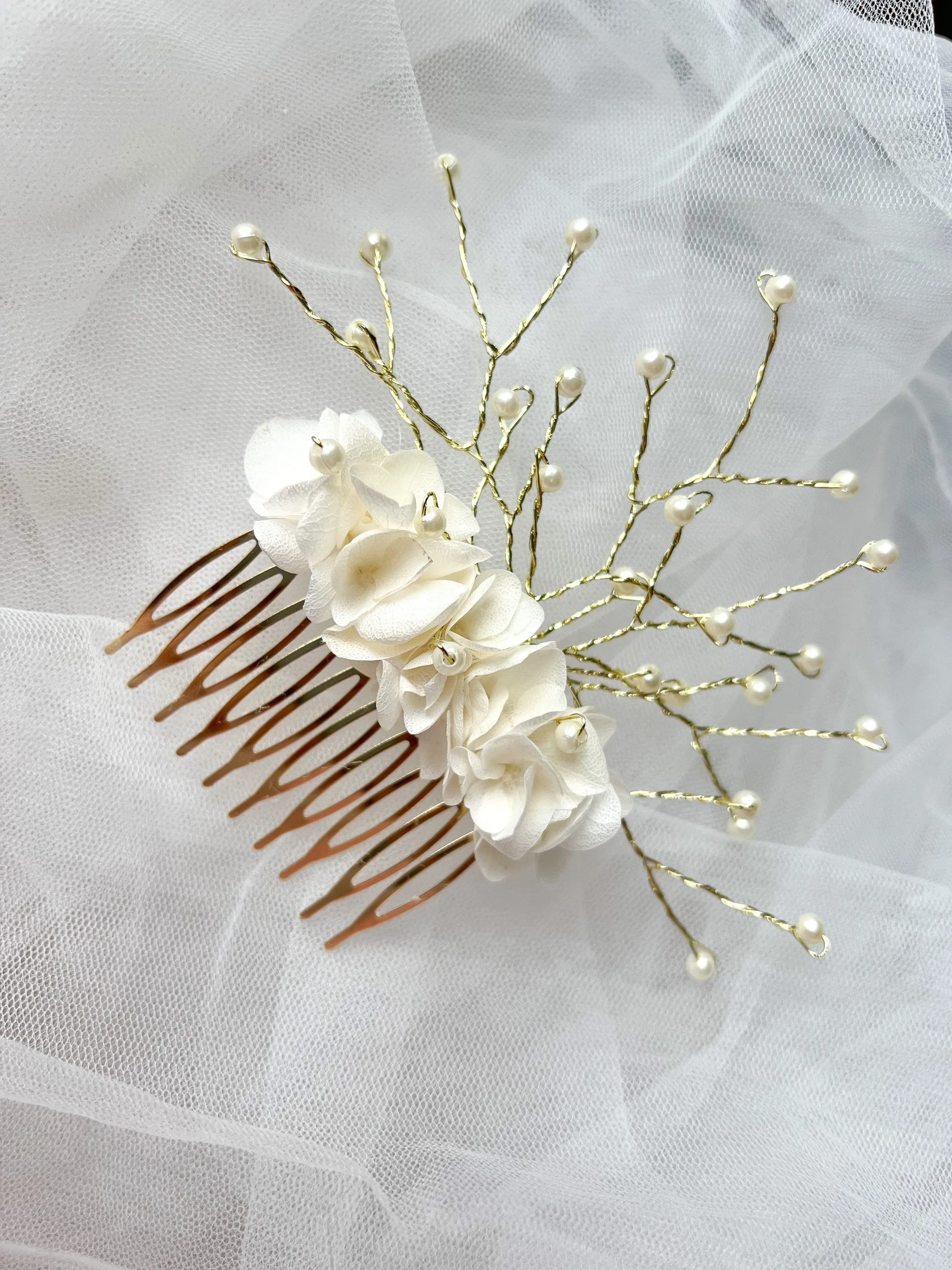 Boho Wedding Flower Hair Comb White and Gold Hair Accessories for Bride, Classic Ivory Flower Wedding Hair Piece Pearl