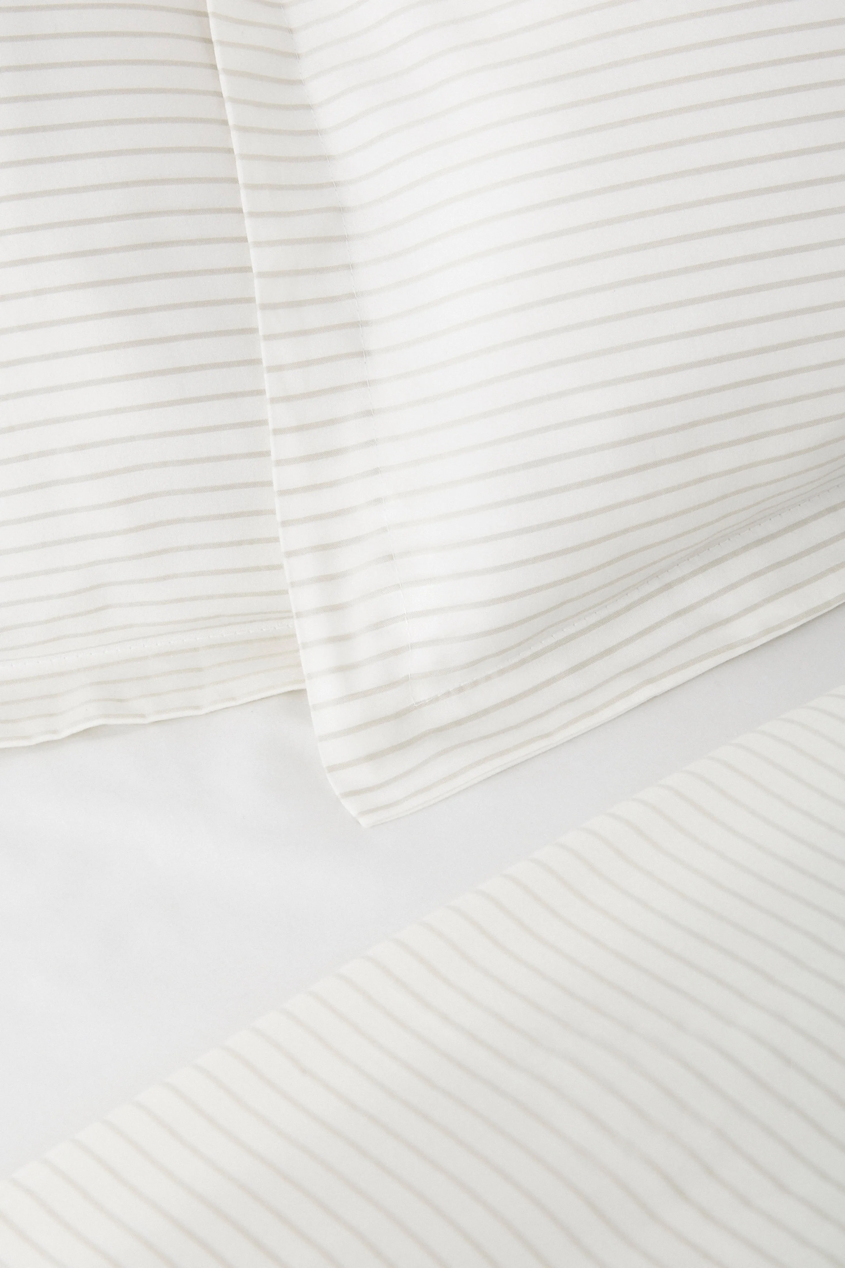 Duvet Cover and Sham Set in Aluminum/White Stripe