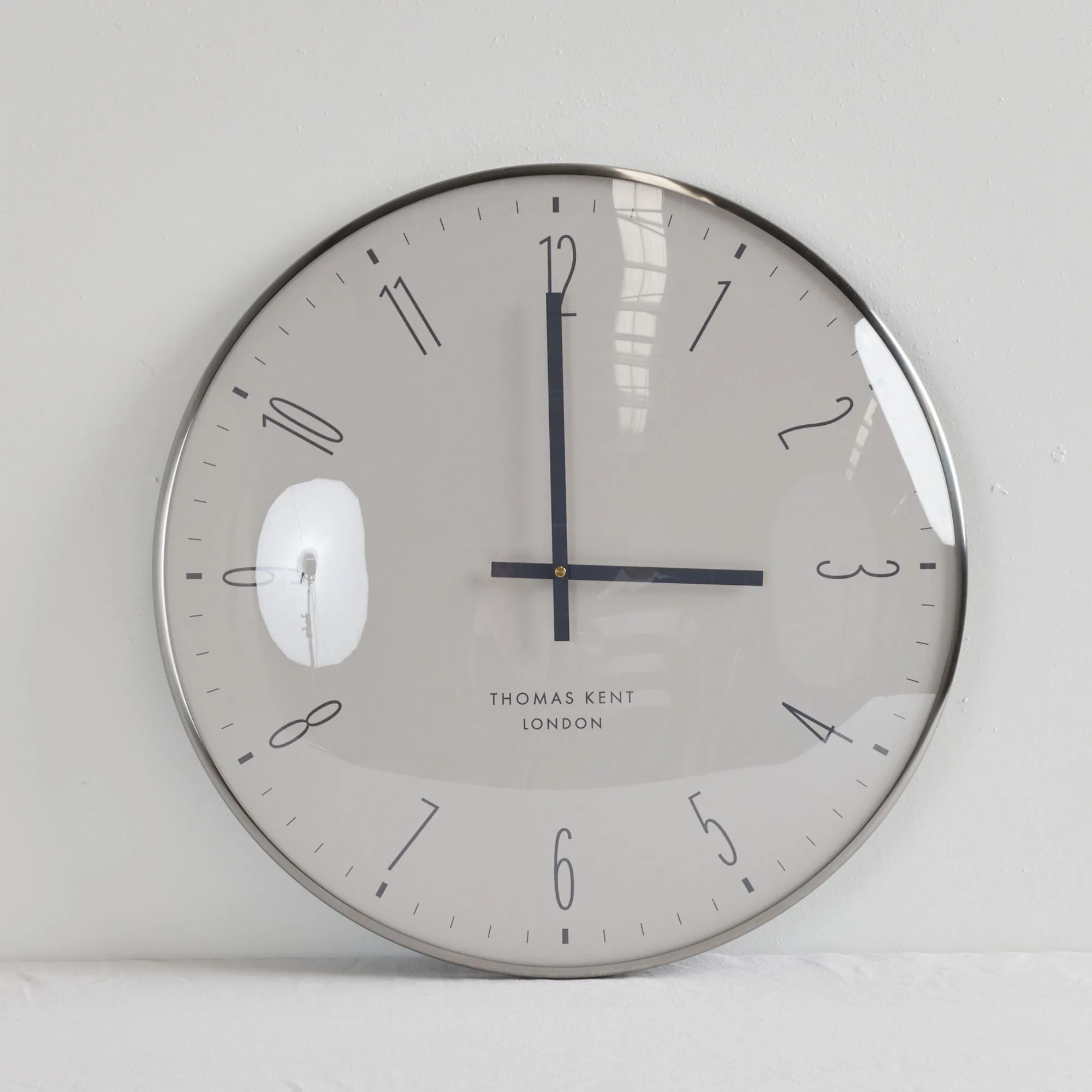 Oyster Clock - Neutral/Silver