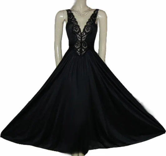 SOPHISTICATED VINTAGE GRAND SWEEP LACE OLGA SPANDEX LACE PEIGNOIR & GRAND SWEEP NIGHTGOWN SET IN VELVET NIGHT