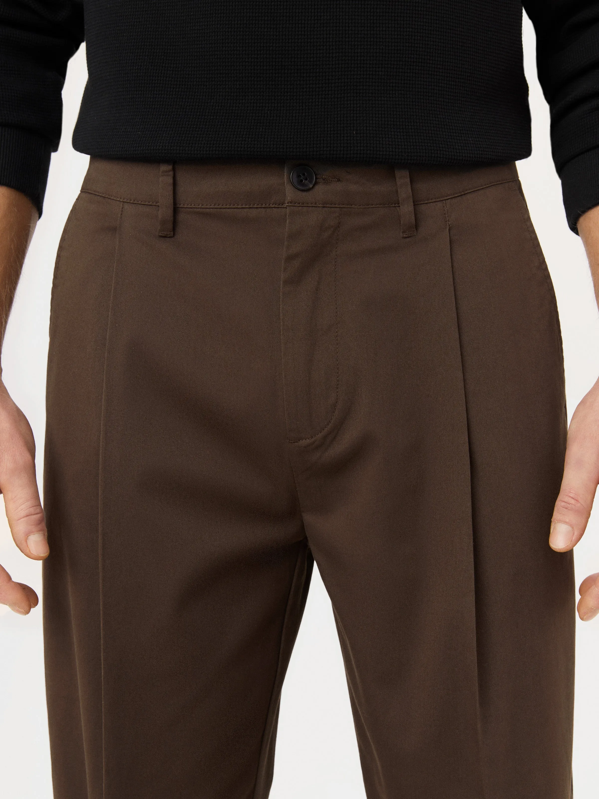 The Jamie Relaxed Tapered Pant in Chocolate Brown