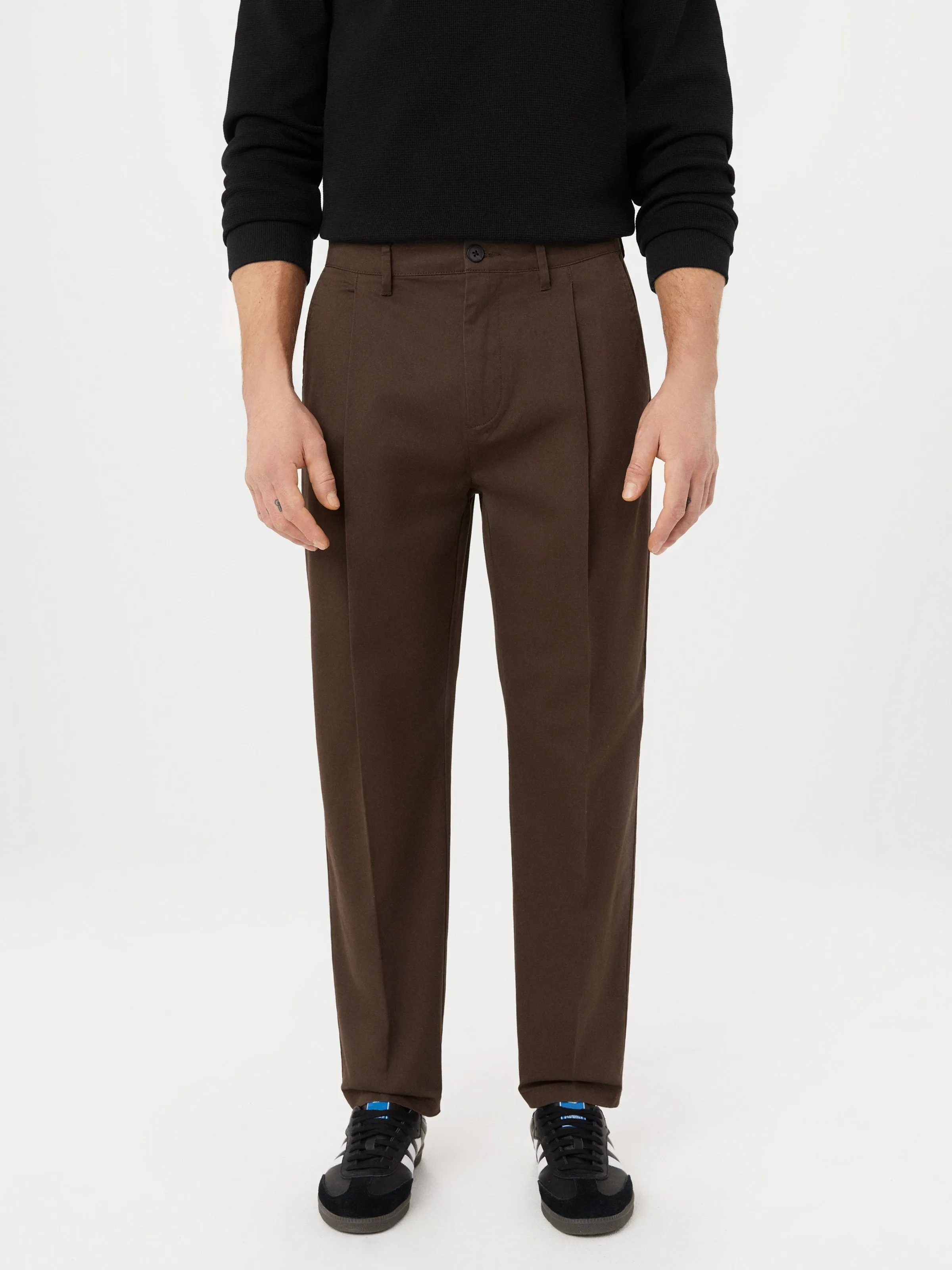 The Jamie Relaxed Tapered Pant in Chocolate Brown