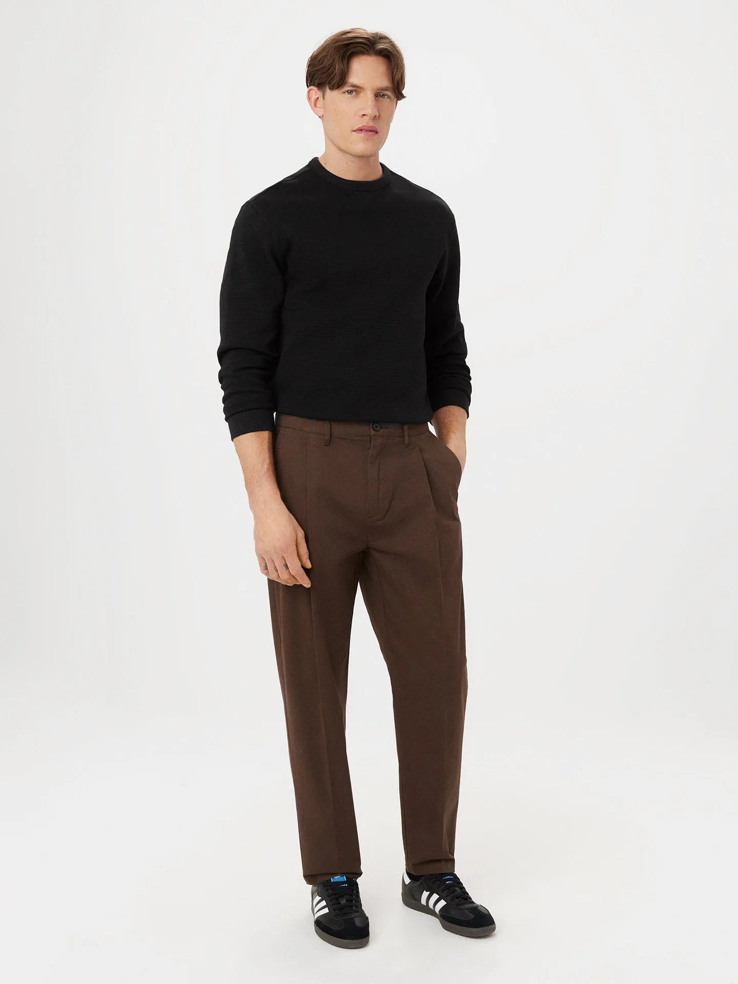 The Jamie Relaxed Tapered Pant in Chocolate Brown