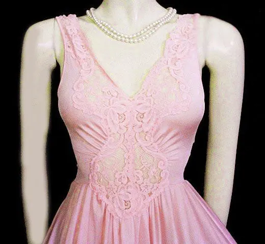 *VINTAGE LORRAINE OLGA-LOOK SPANDEX LACE NIGHTGOWN IN ROSE KISSED  - 14-1/2 FEET OF SWIRLING BODYSILK NYLON