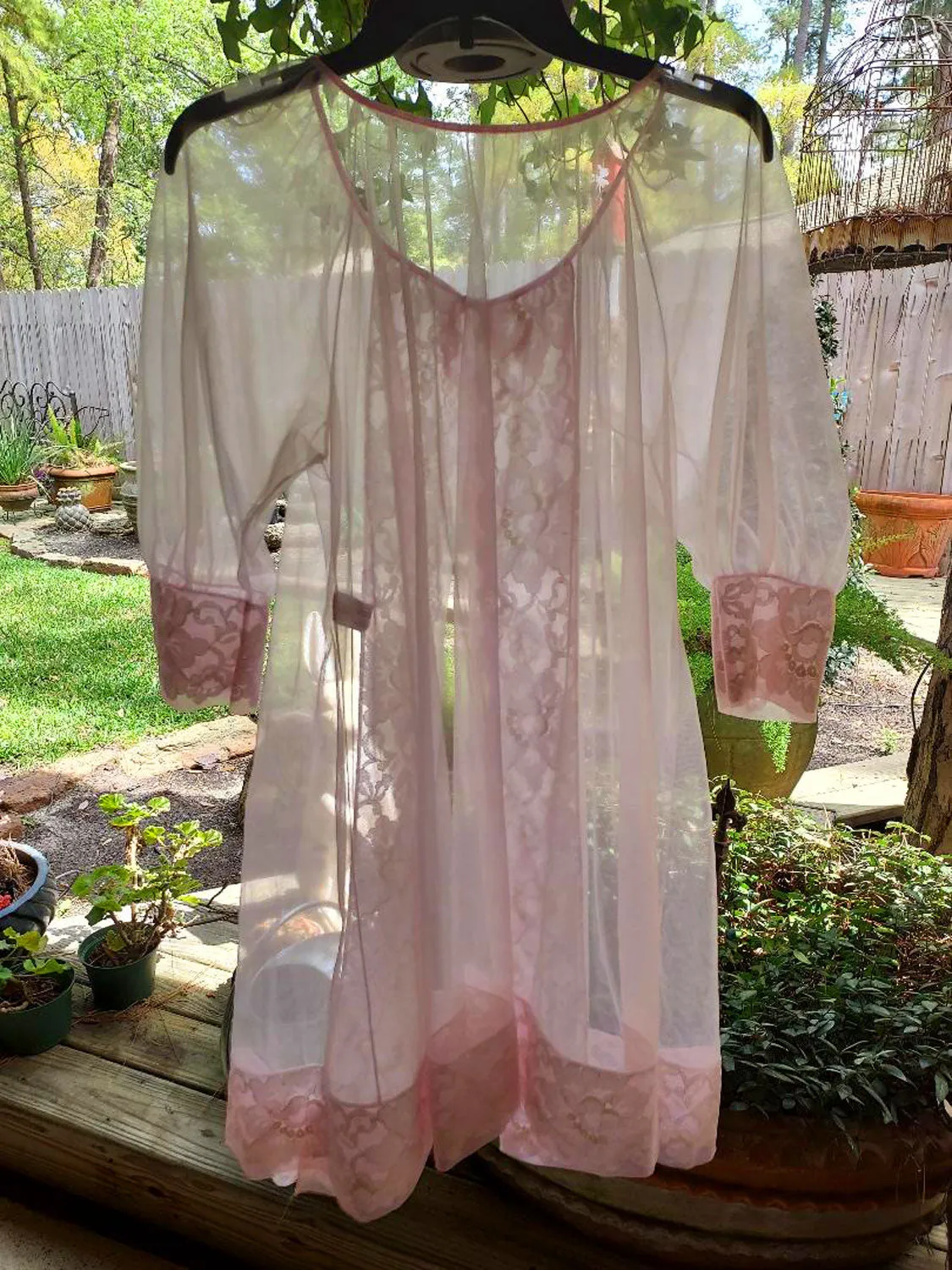 *VINTAGE MOVIE STAR SHEER NYLON LACE PEIGNOIR IN PINK BONBON