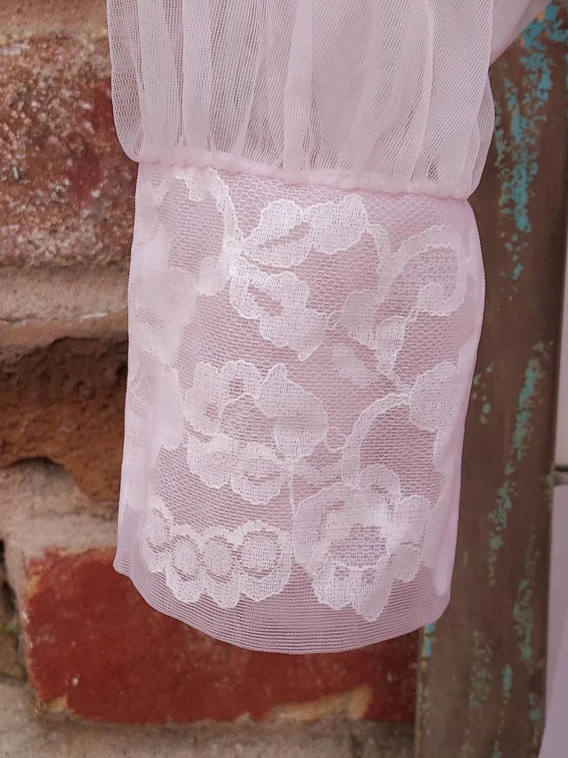 *VINTAGE MOVIE STAR SHEER NYLON LACE PEIGNOIR IN PINK BONBON